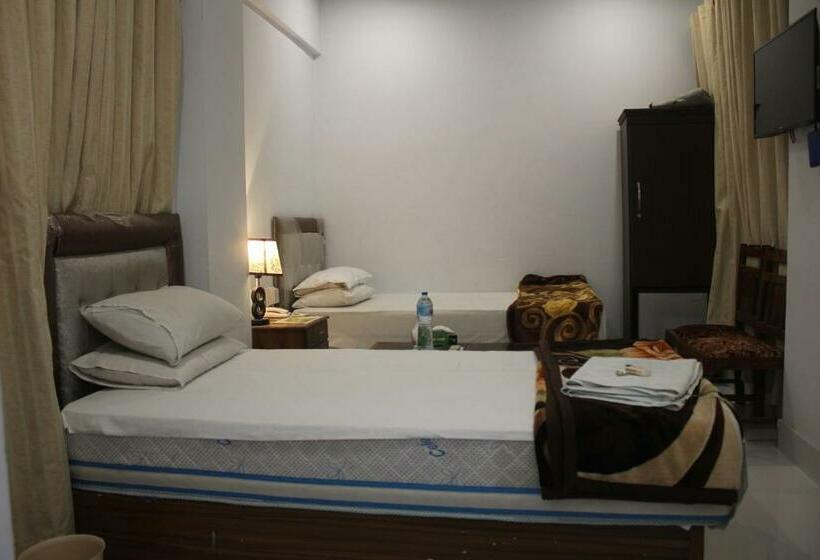 اتاق استاندارد با چشم‌انداز باغ, Pakistan Club Inn