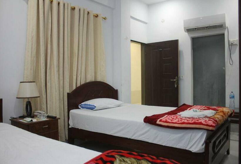 اتاق استاندارد با چشم‌انداز باغ, Pakistan Club Inn