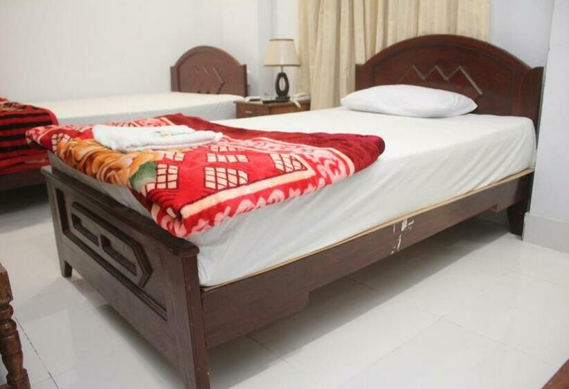 اتاق استاندارد با چشم‌انداز باغ, Pakistan Club Inn