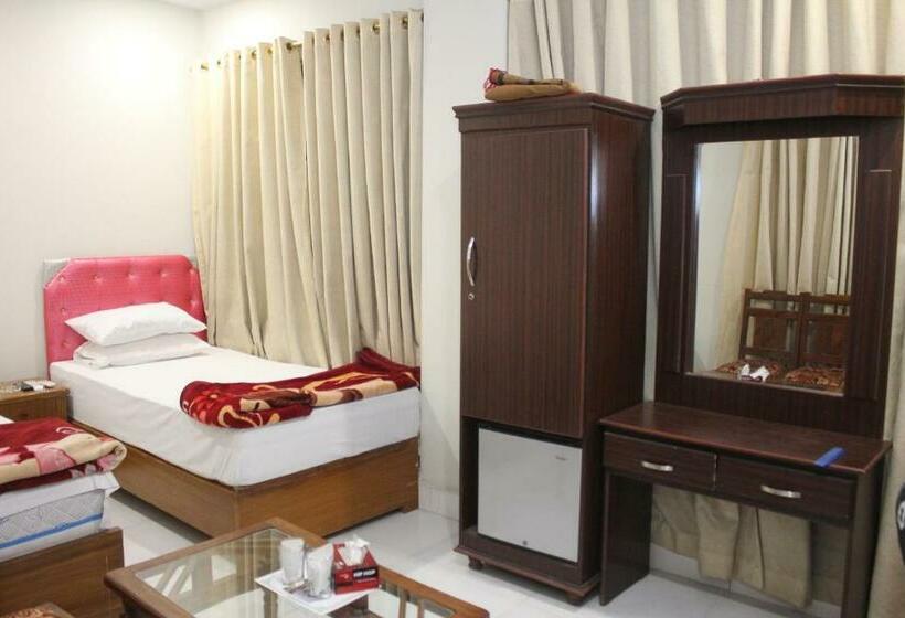 اتاق استاندارد با چشم‌انداز باغ, Pakistan Club Inn