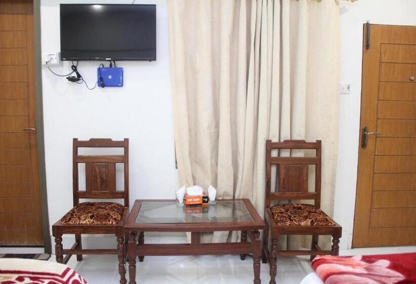 اتاق استاندارد با چشم‌انداز باغ, Pakistan Club Inn