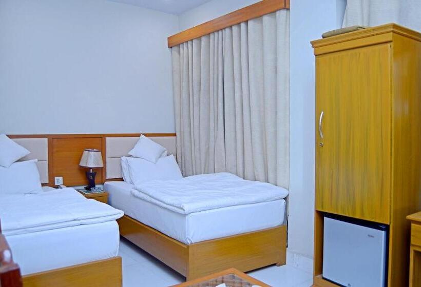 اتاق استاندارد با چشم‌انداز باغ, Pakistan Club Inn