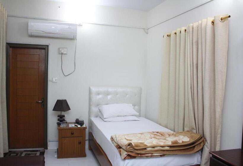 اتاق یک تخته با چشم‌انداز باغ, Pakistan Club Inn