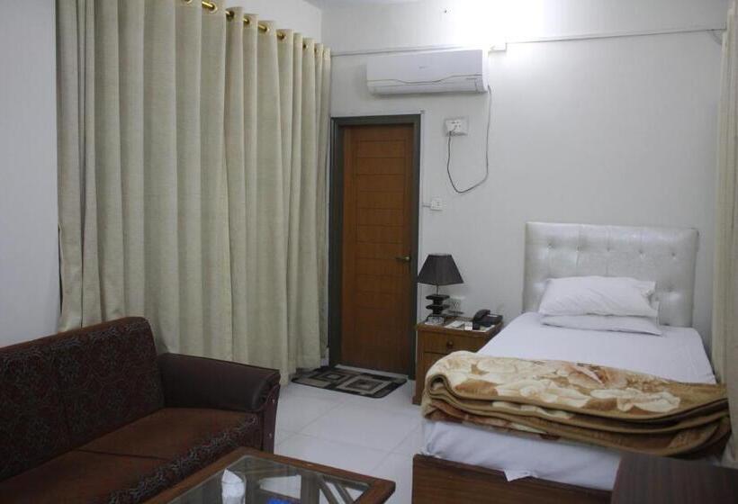 اتاق یک تخته با چشم‌انداز باغ, Pakistan Club Inn