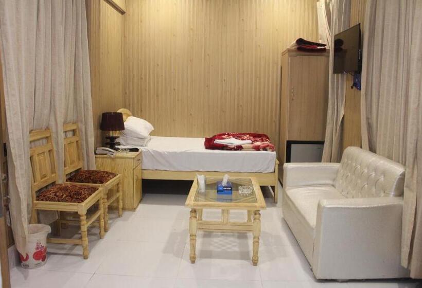 اتاق یک تخته با چشم‌انداز باغ, Pakistan Club Inn