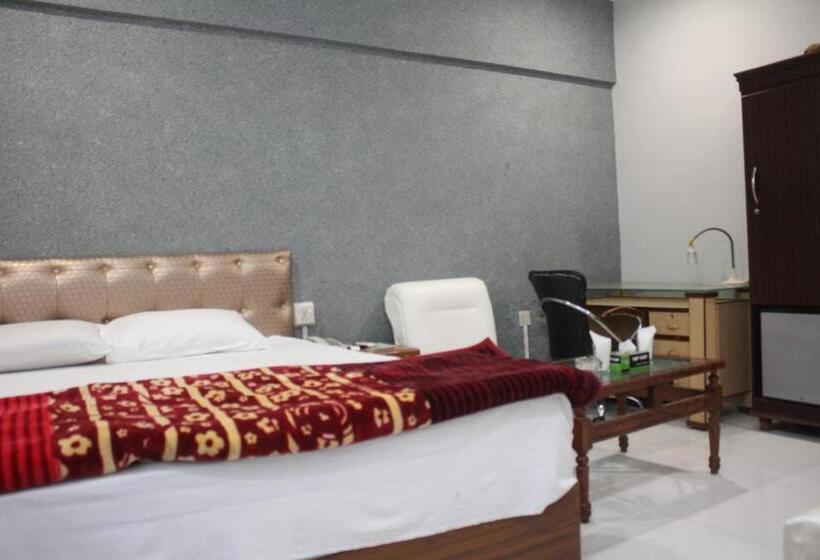 اتاق لوکس, Pakistan Club Inn