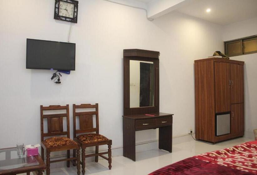 اتاق استاندارد سه نفره, Pakistan Club Inn