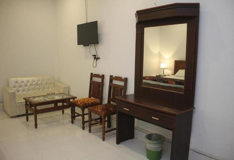 اتاق استاندارد سه نفره, Pakistan Club Inn