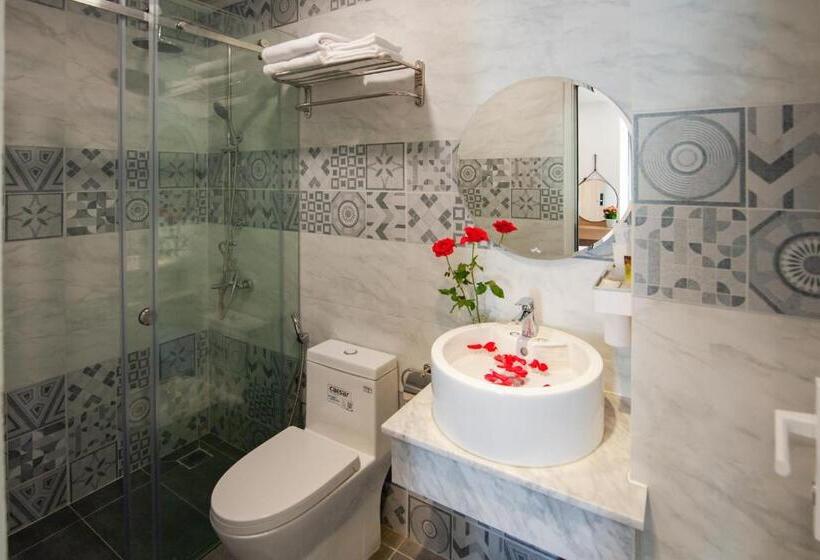 اتاق استاندارد با بالکن, The View