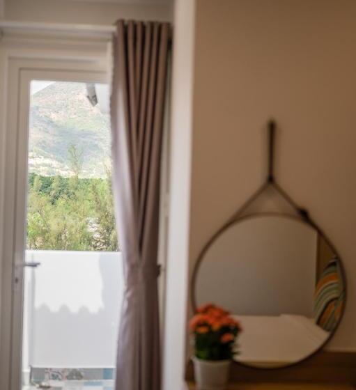 ویلای 1 خوابه, The View