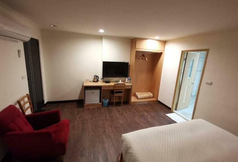 اتاق استاندارد سه نفره, Mumu Motel