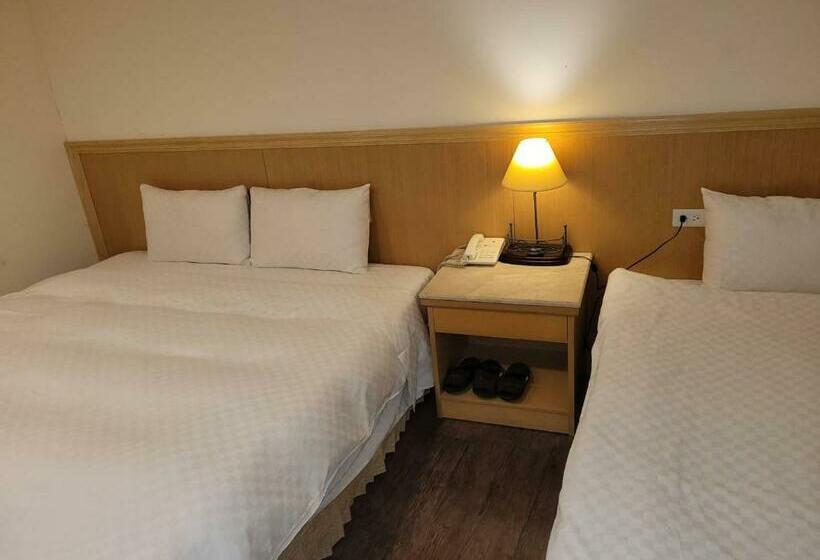 اتاق استاندارد سه نفره, Mumu Motel