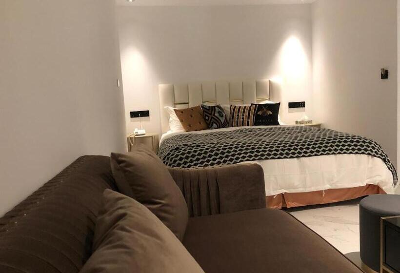 اتاق لوکس, Mumu Motel