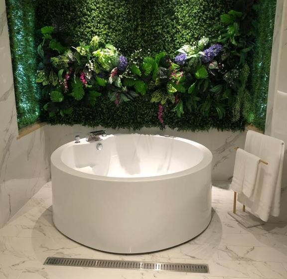 اتاق لوکس, Mumu Motel