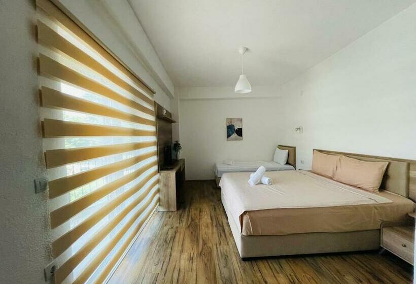 سوئیت جونیور با تراس, Fuk Tak Apartmani&restoran