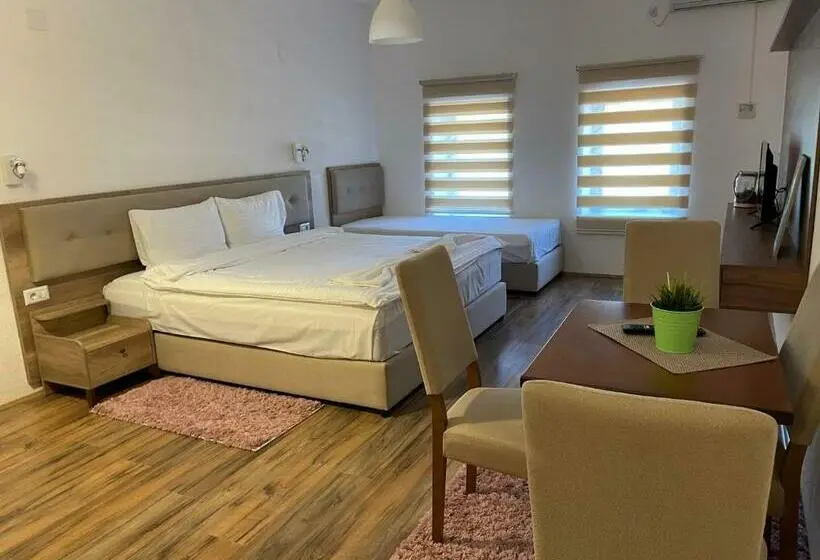سوییت جونیور, Fuk Tak Apartmani&restoran