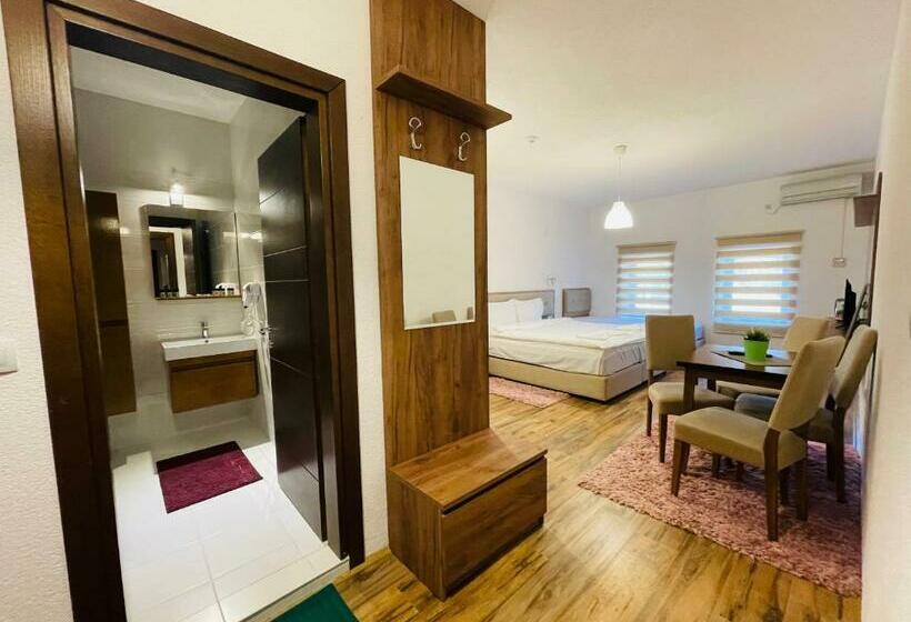 سوییت جونیور, Fuk Tak Apartmani&restoran