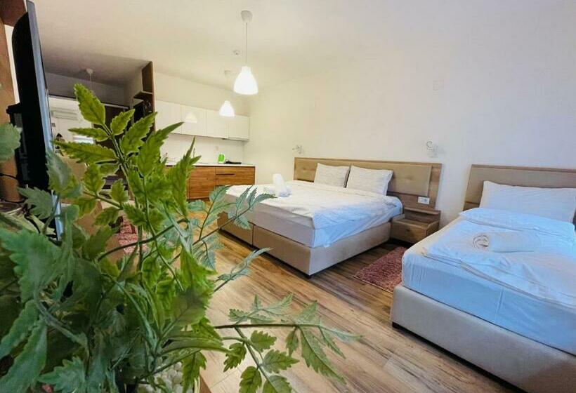 سوییت جونیور, Fuk Tak Apartmani&restoran