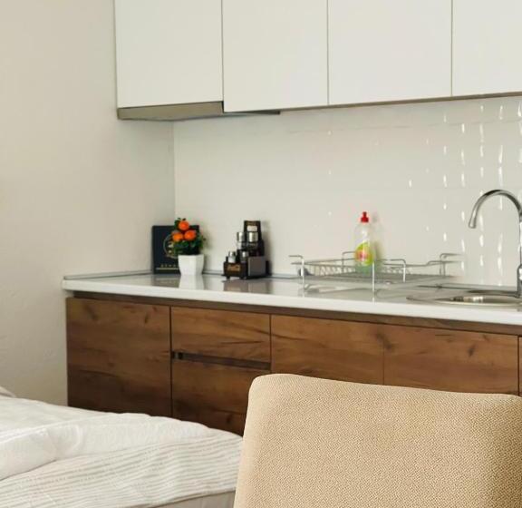 سوییت جونیور, Fuk Tak Apartmani&restoran