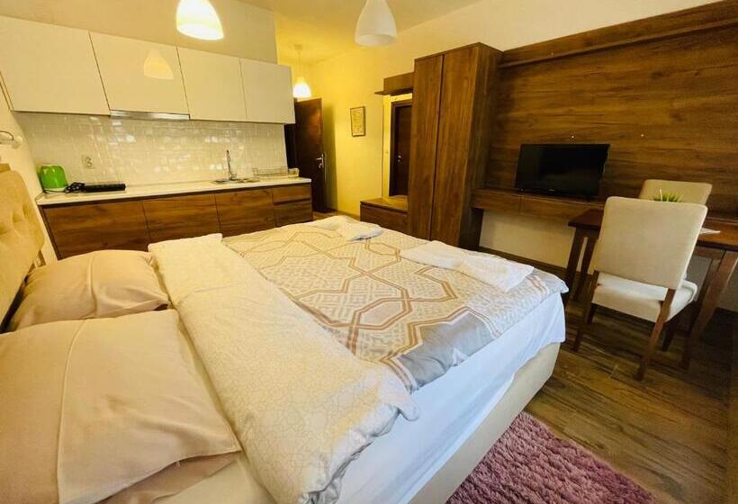 سوییت جونیور, Fuk Tak Apartmani&restoran