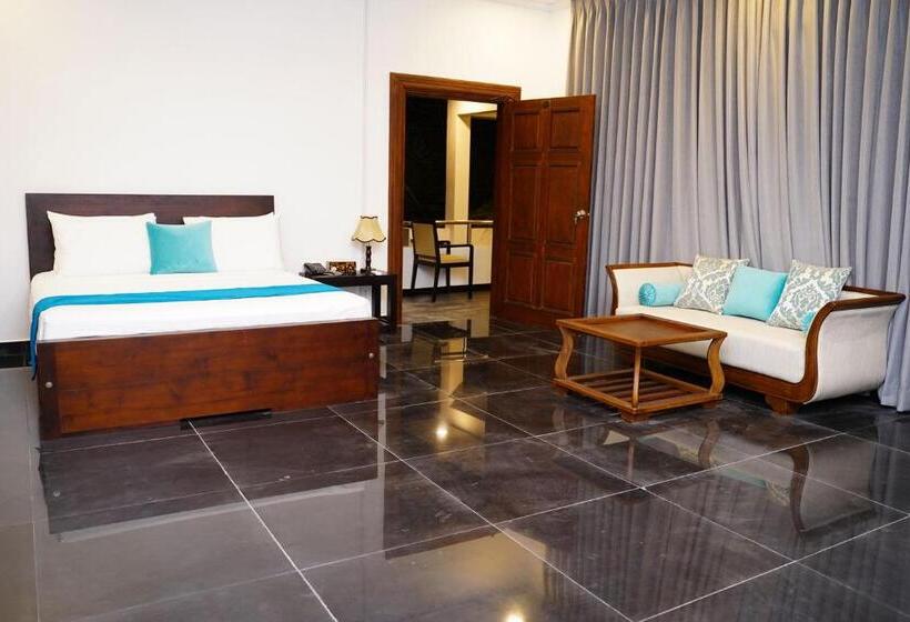 غرفة عائلية مطلّة علي البحر, Village Hotel Northern Point