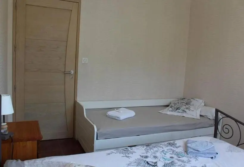 Standard Kolmen Hengen Huone, B&b La Lyre