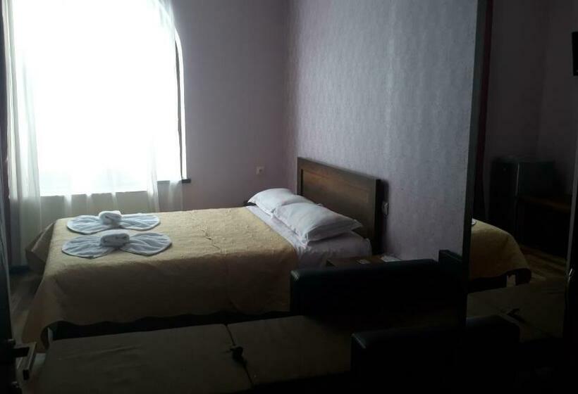 اتاق لوکس, Chabarukhi