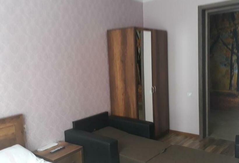 اتاق لوکس, Chabarukhi