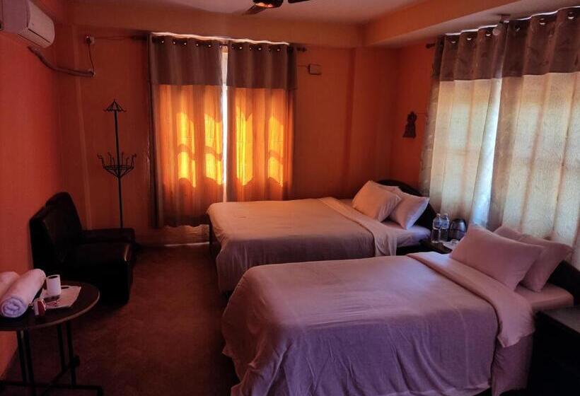 Economy Triple Room, Vision
