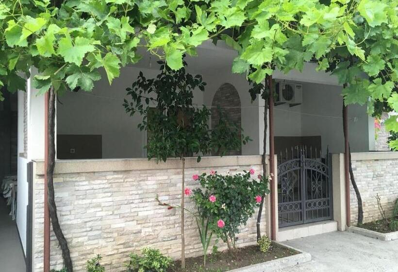 Standard Triple Room with Terrace, Apartmani Vuković