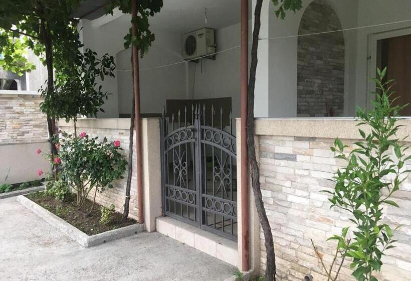 Standard Triple Room with Terrace, Apartmani Vuković