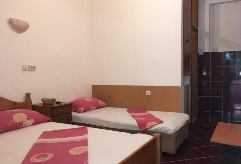 Standard Triple Room with Terrace, Apartmani Vuković