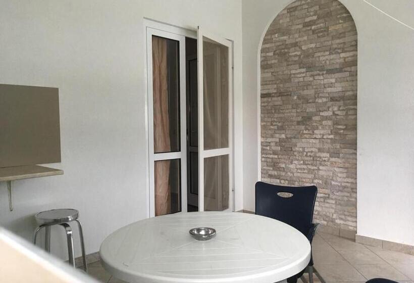 Standard Triple Room with Terrace, Apartmani Vuković