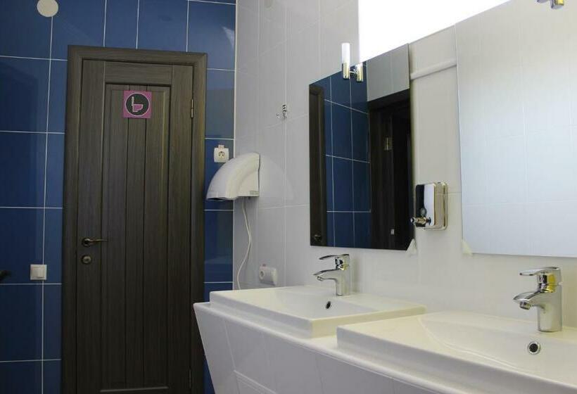 ルームシェアのワンベッド, мини отель,хостел кенгуру