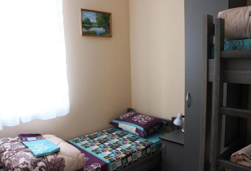 ルームシェアのワンベッド, мини отель,хостел кенгуру