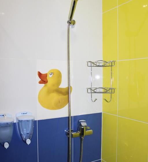 ルームシェアのワンベッド, мини отель,хостел кенгуру