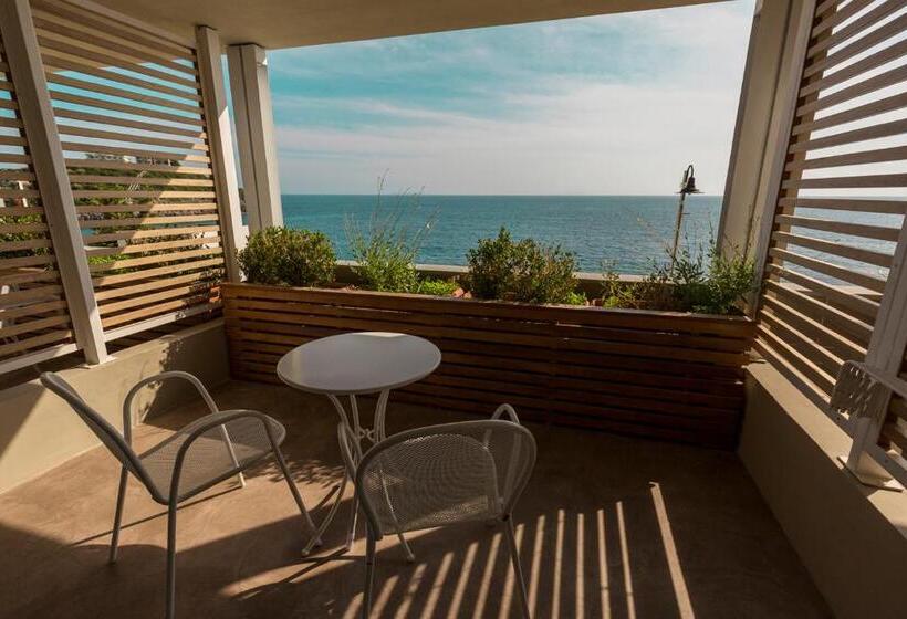 海景豪华三人间, Folie Marine Beach Hotel Club