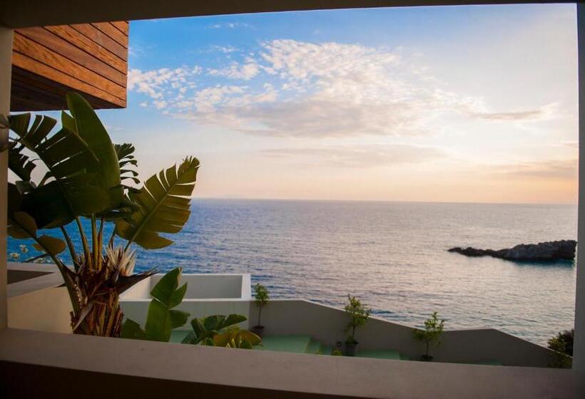 Трехместный Номер Deluxe Вид на Море, Folie Marine Beach Hotel Club