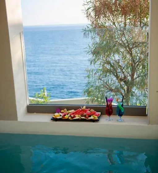 سوئیت جونیور با استخر, Folie Marine Beach Hotel Club