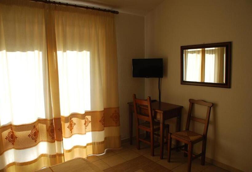 חדר קומפורט לשלושה, Belvedere Tonara