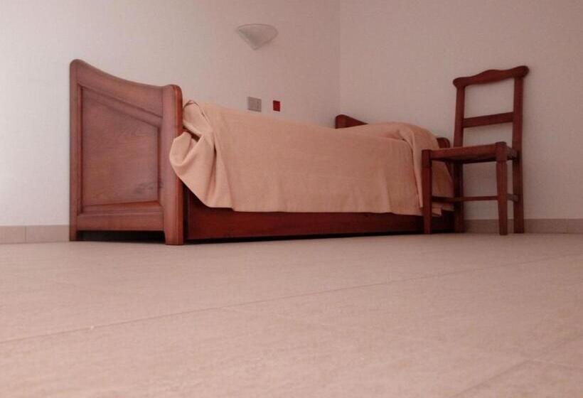 חדר קומפורט לשלושה, Belvedere Tonara