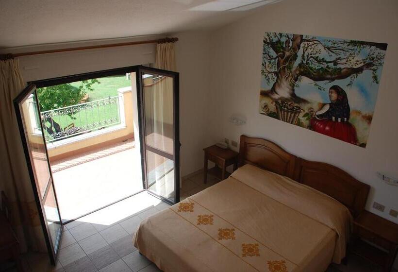 חדר סטנדרט לשלושה עם נוף לגינה, Belvedere Tonara