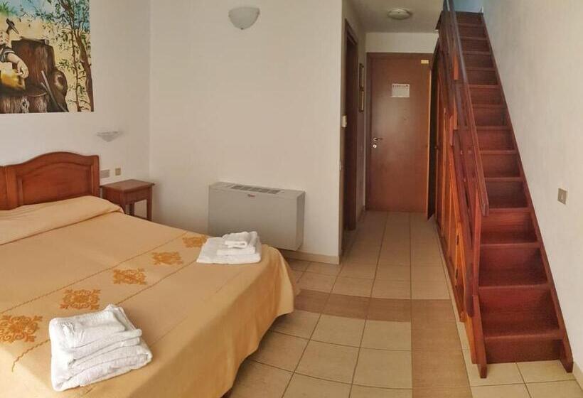 חדר לארבעה סטנדרטי עם נוף לגינה, Belvedere Tonara