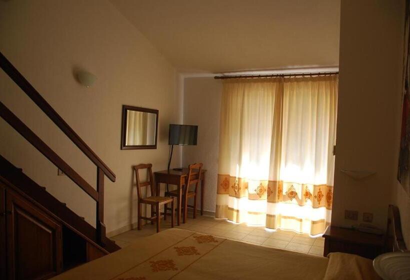 חדר לארבעה סטנדרטי עם נוף לגינה, Belvedere Tonara