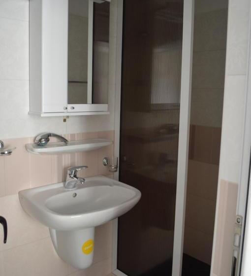 اتاق خانوادگی با چشمانداز دریا, Novalic