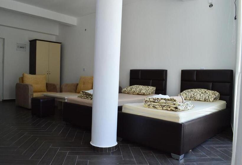 اتاق خانوادگی با چشمانداز دریا, Novalic