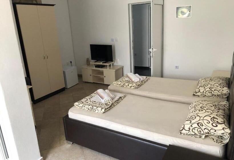 اتاق استاندارد با چشمانداز باغ, Novalic