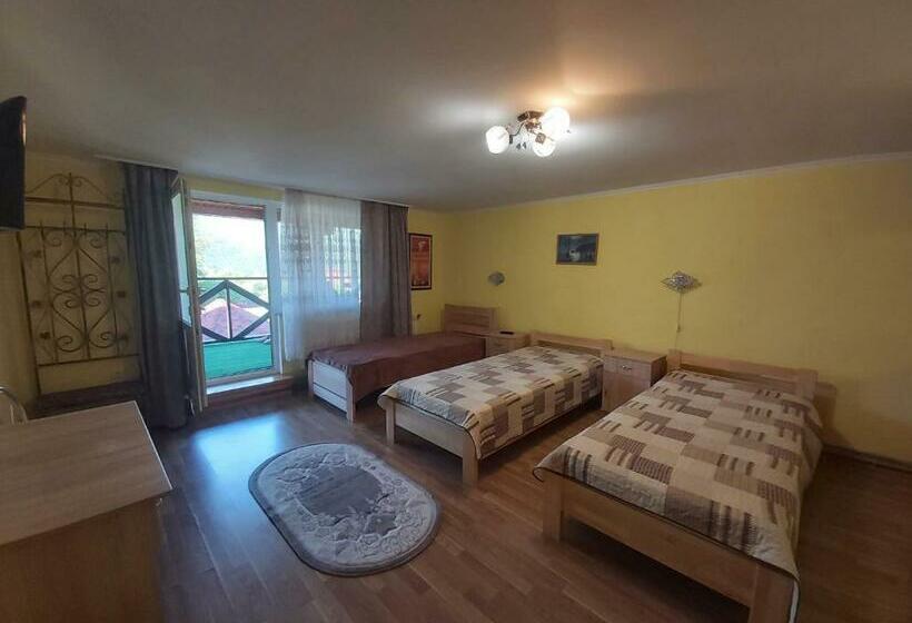 Camera Tripla Classica con Balcone, садиба на хуторі