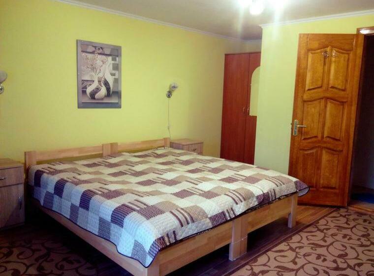 Camera Standard, садиба на хуторі