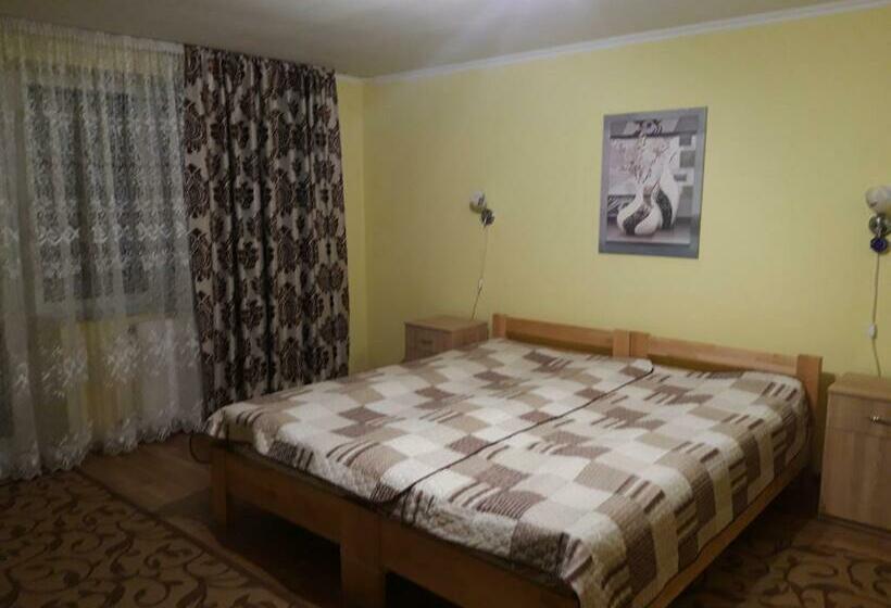 Camera Standard, садиба на хуторі